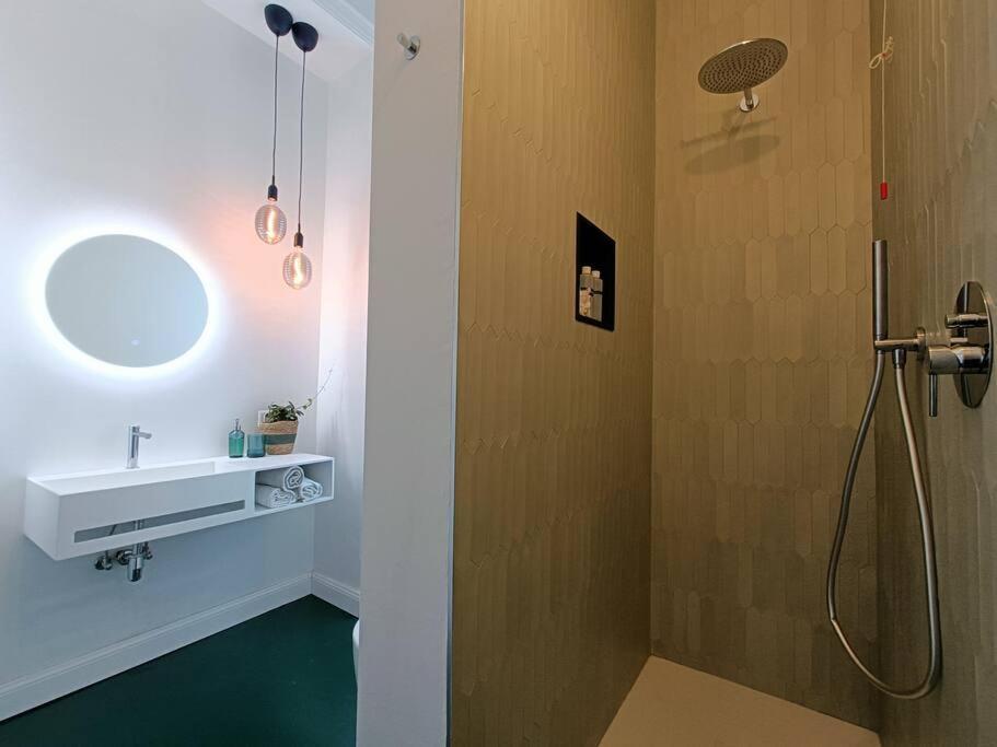 Stylish Flat Near Station And City Center كومو المظهر الخارجي الصورة